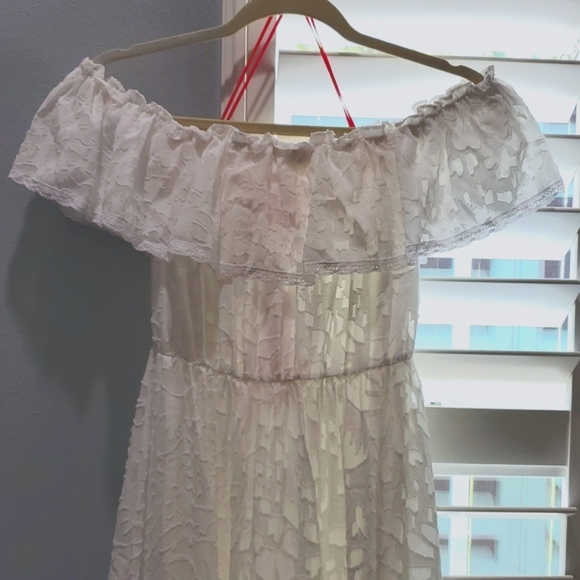 Catherine Malandrino white dress, off shoulder, size S, missing tassel. - Picture 3 of 9